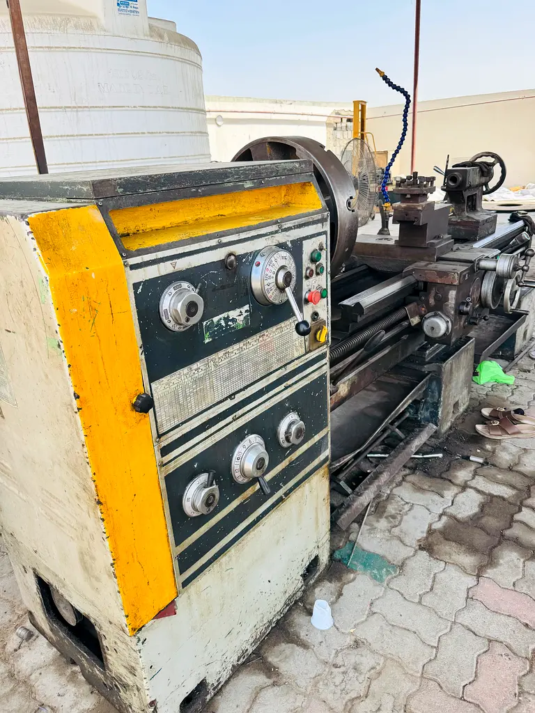 4 Heavy Duty Lathe Machine for Precision Work63257113656451111