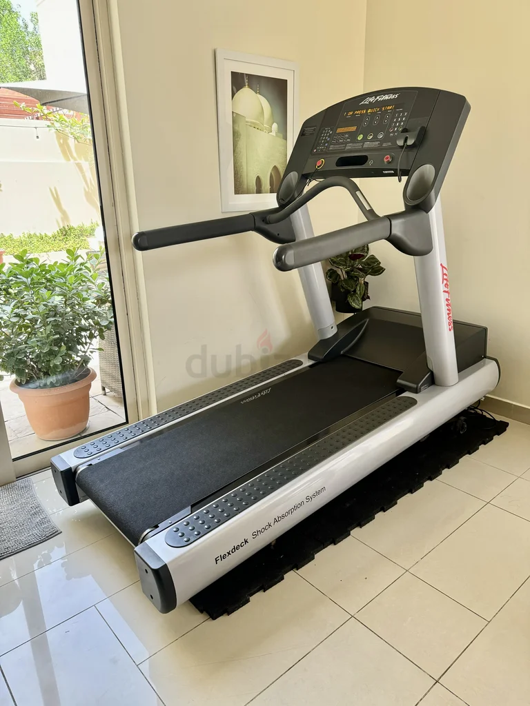جهاز المشي الرياضي لايف فيتنس ذو المتانة العالية629336944396831113