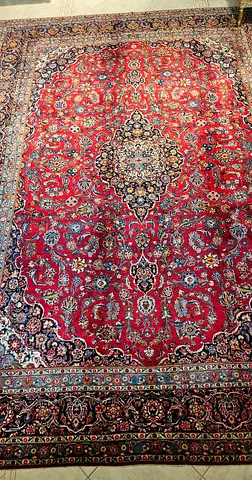 Exquisite Vintage Persian Rug - A Timeless Classic!