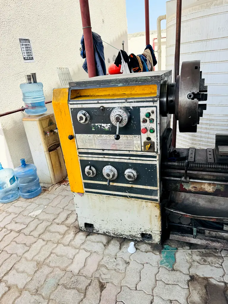 4 Heavy Duty Lathe Machine for Precision Work