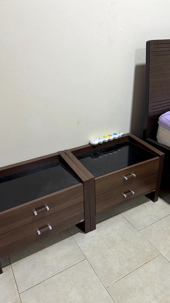 طاولات جانبية63179386464769111