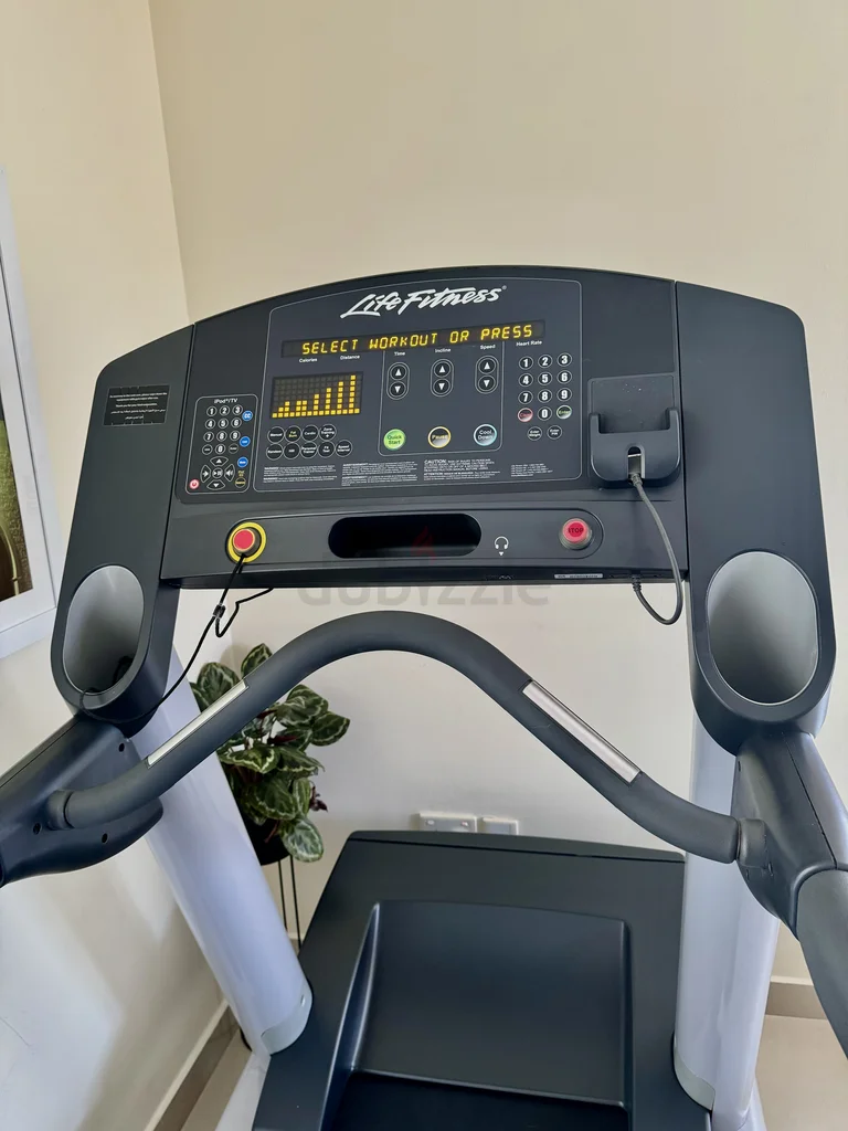 جهاز المشي الرياضي لايف فيتنس ذو المتانة العالية62933694439683111
