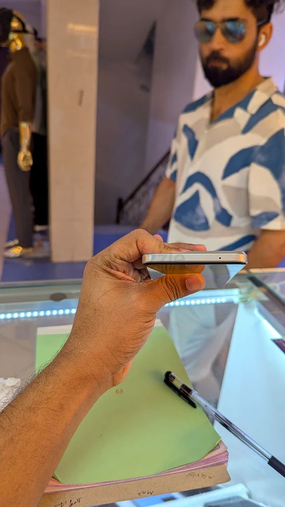 Shimmering oppo Mobile - Perfect Condition!63211912551297114