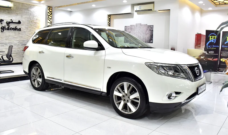 EXCELLENT DEAL for our white Nissan Pathfinder SV 4WD (2015 model) with GCC specifications63167093551234112