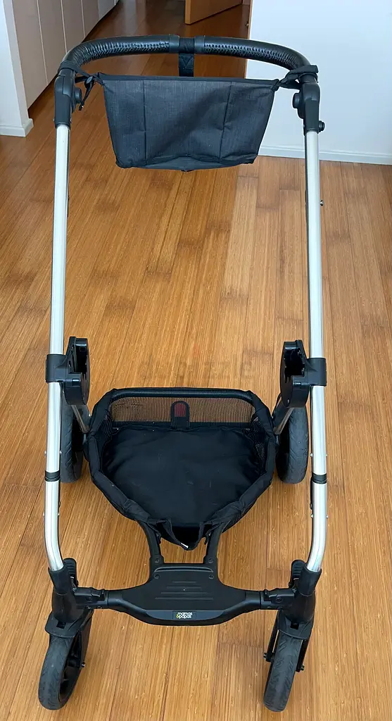 Stroller Frame in Excellent Condition63205360241283111
