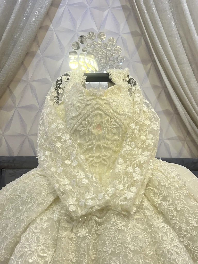 Bridal white dress63239079951875112