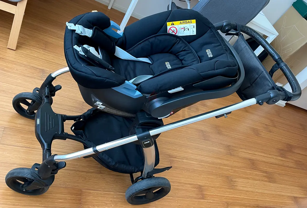 Stroller Frame in Excellent Condition63205360241283114
