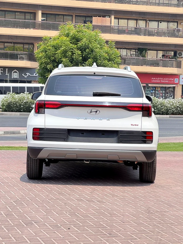 Hyundai Venue 2024 White GCC Under Warrenty63172654284035114