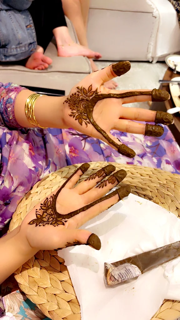 Henna Artist629327034229781114