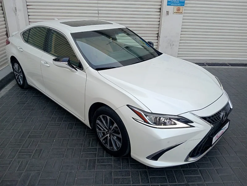 Lexus ES 300h 2024 original paint gcc single owner63150480566401111