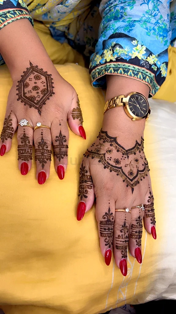 Henna Artist62932703422978112
