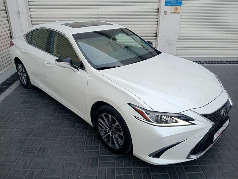 Lexus ES 300h 2024 original paint gcc single owner63150480566401112
