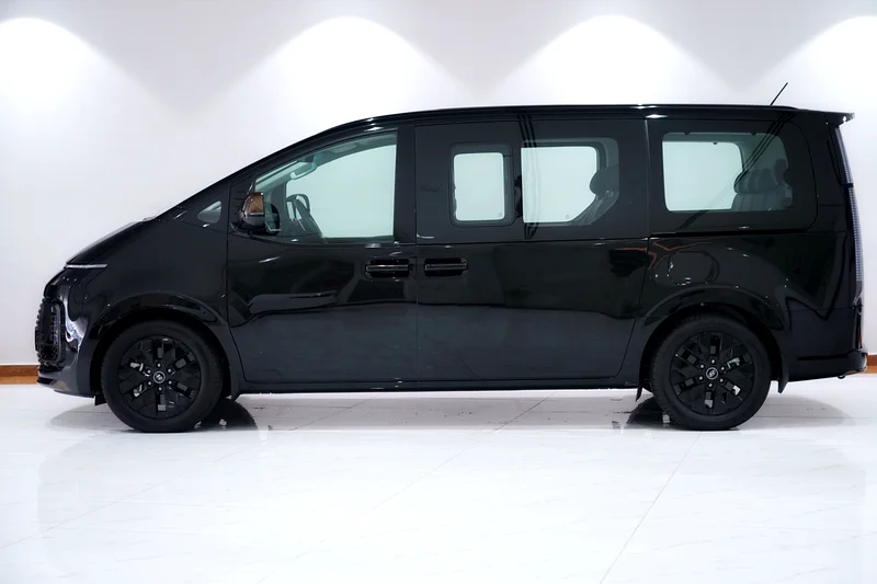 2024 Hyundai Staria 3.5L V6 Luxury | 1900km | GCC Specs | 4-Year Warranty63171299072002114