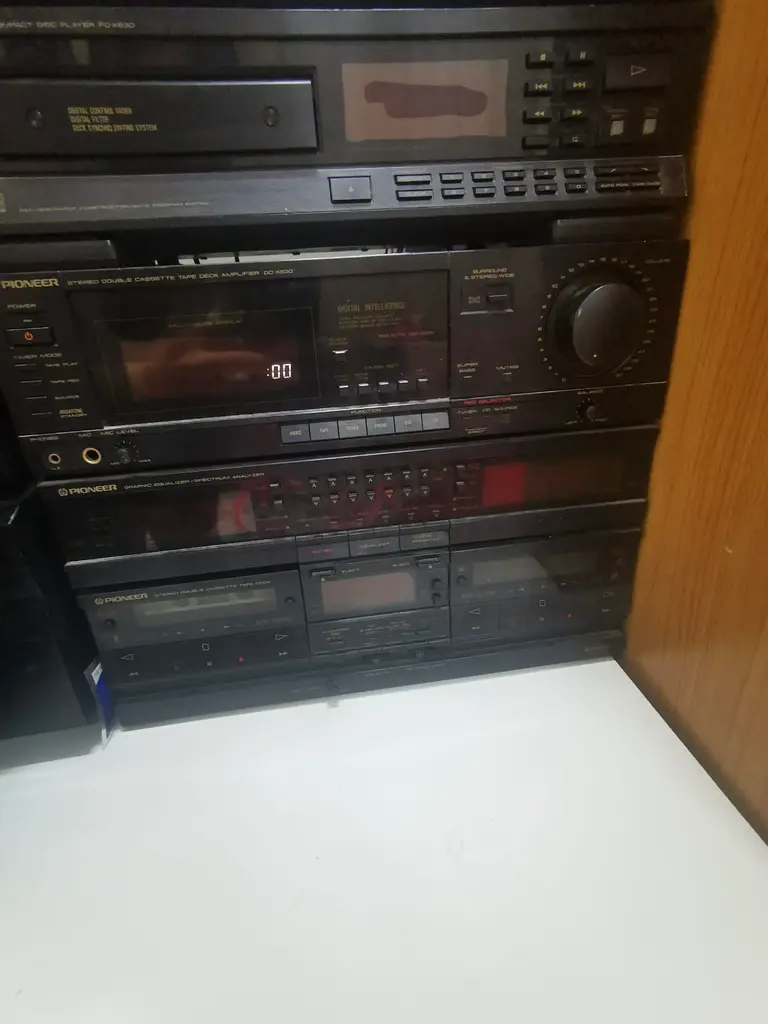 Vintage Pioneer Home Audio System for Music Lovers!