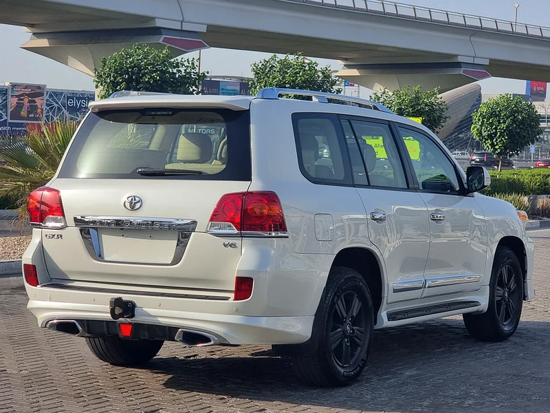 AED 4,858 PER MONTH 0% DOWNPAYMENT * 2015 TOYOTA LANDCRUISER GX.R V6 * WELL MAINTAINED * GCC SPECS63158340225027113