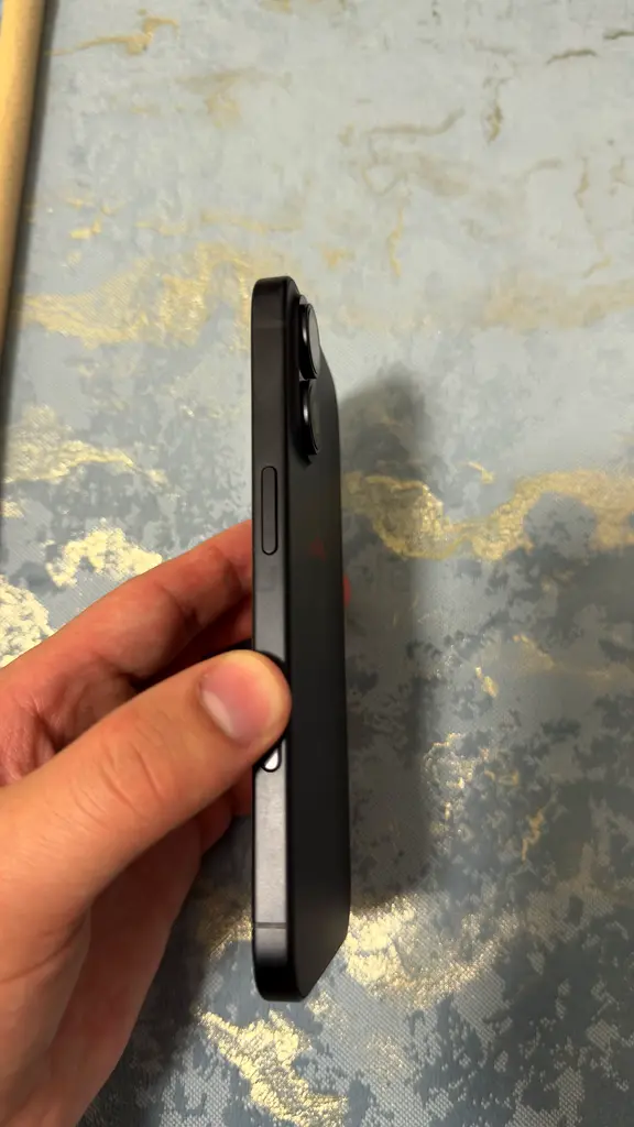 iPhone 1663213936299139115