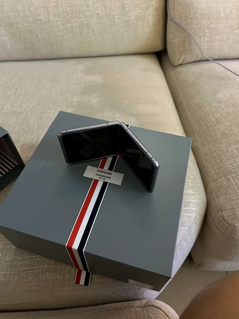 Flip Z SAMSUNG THOM BROWNE63221850952963113