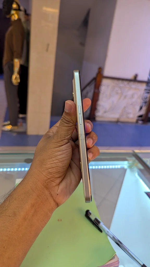 Sleek and Stylish Smartphone for Sale!63211912537602111