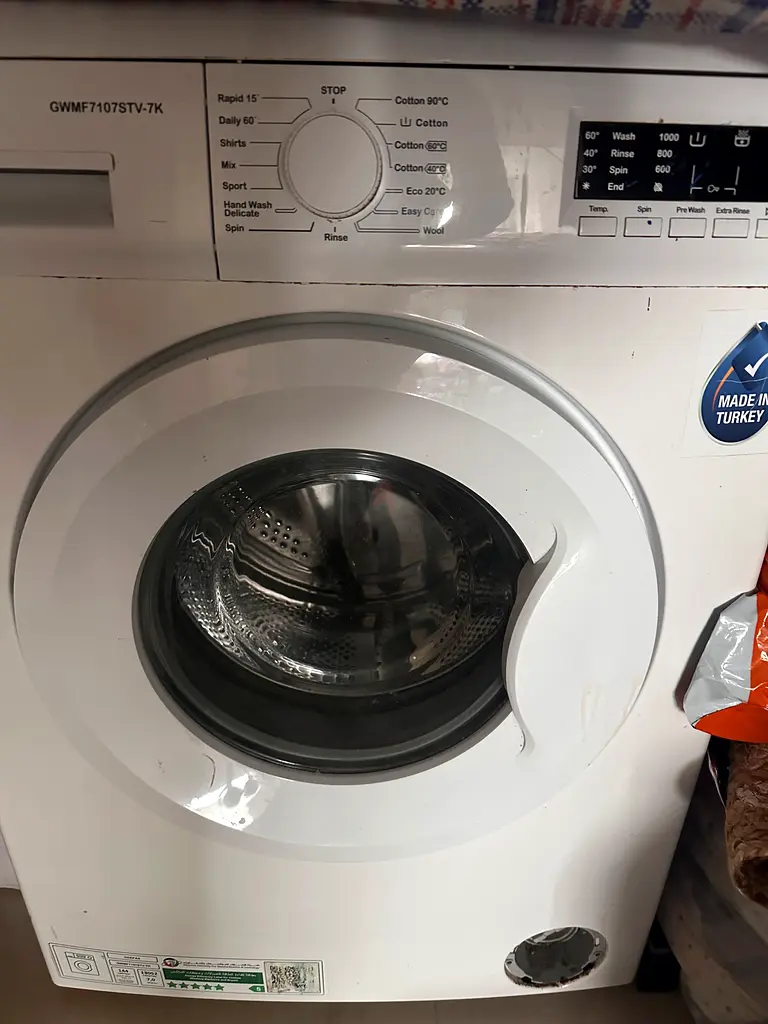 Efficient Washing Machine for Sale - Great Condition!