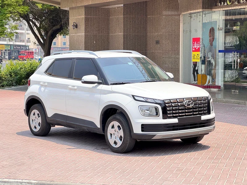 Hyundai Venue 2024 White GCC Under Warrenty63172654284035112
