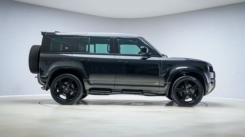 Defender 110 P525 V8 Edition  | AED 6,162 PM | Warranty Feb-2027 | GCC63159714180226112