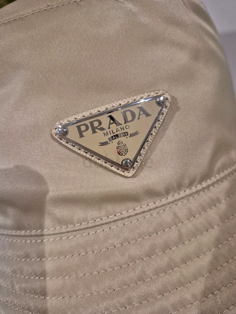 Prada bucket hat size Medium63240640020995114