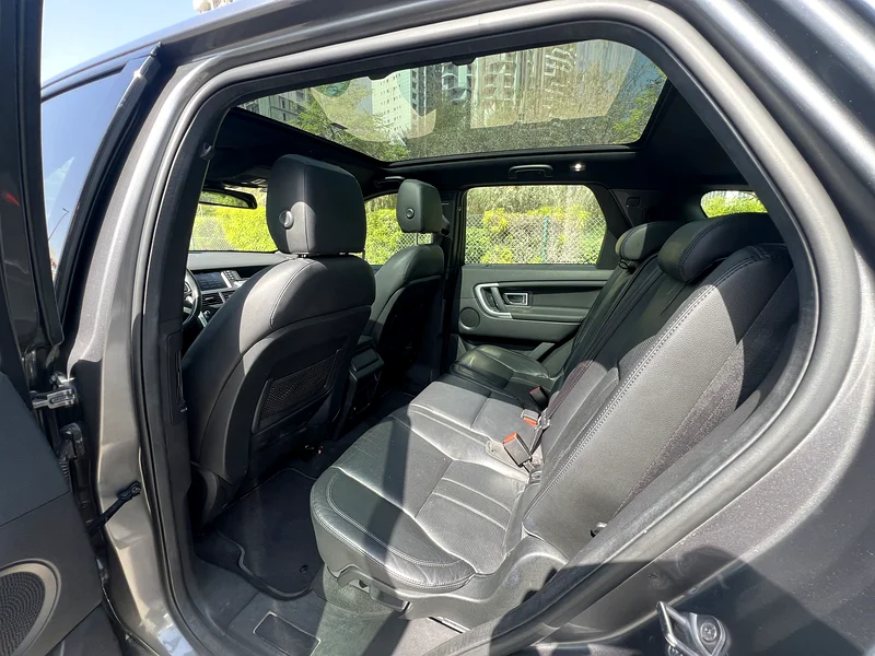 Range Rover Discovery Sport 2016 GCC. Full option and 7 seats. Immaculate condition63161070711171113