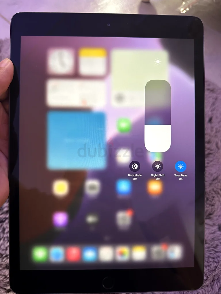 iPad 7th Generation 128GB GRAY IN GOOD CONDITION63180836527106113