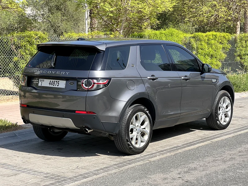 Range Rover Discovery Sport 2016 GCC. Full option and 7 seats. Immaculate condition63161070711171111