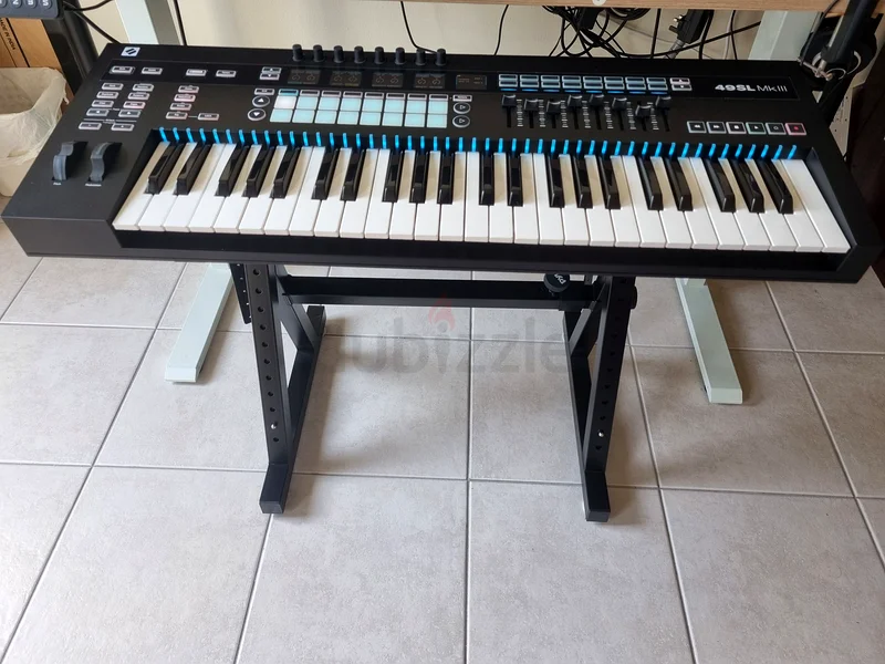 لوحة تحكم نوفيشن 49 إس إل إم كيه3 بمدخل MIDI: مثالية للموسيقيين!63203182174210111