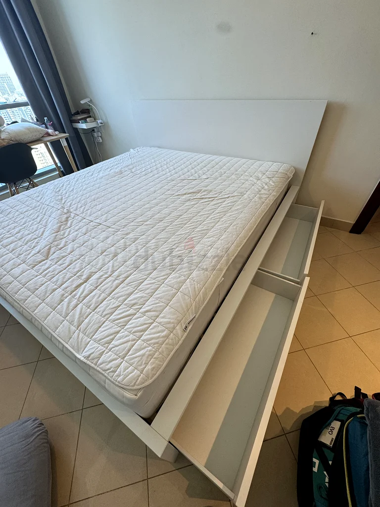 إطار سرير أبيض MALM بحجم 180×200 سم مع 4 صناديق تخزين - حالة ممتازة62863820571907112