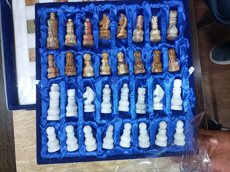 لوحة الشطرنج63243673714817111