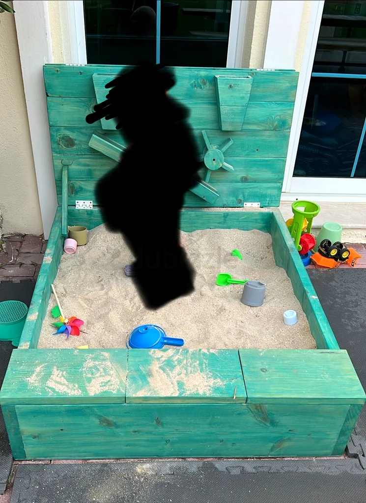 Delightful Outdoor Sandbox for Endless Fun!632257363072031125