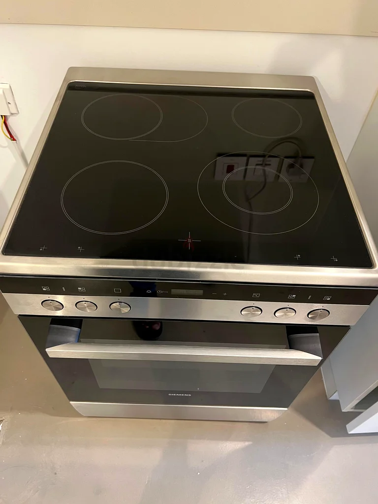 سيمنز ماركة طباخ كهربائي سيراميك مستعمل قليلاً HK9R3A250M63247753405953112
