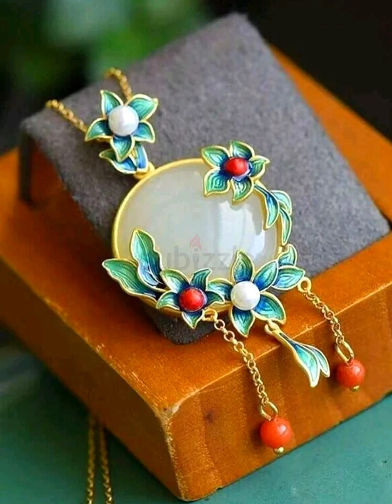 قلادة روسية سلافية رائعة بتصميم زهري مع أحجار كريمة تزيينية63173511324802113