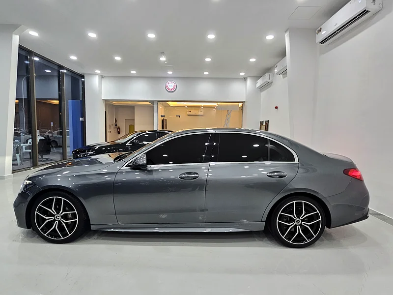 2022 C300 AMG Gulf version, under warranty, no accidents or paint work63231161939969114