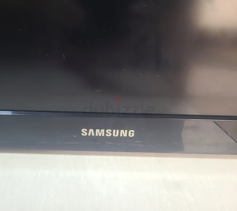 Sleek Samsung LCD TV - Perfect for Your Home!63165715471235111