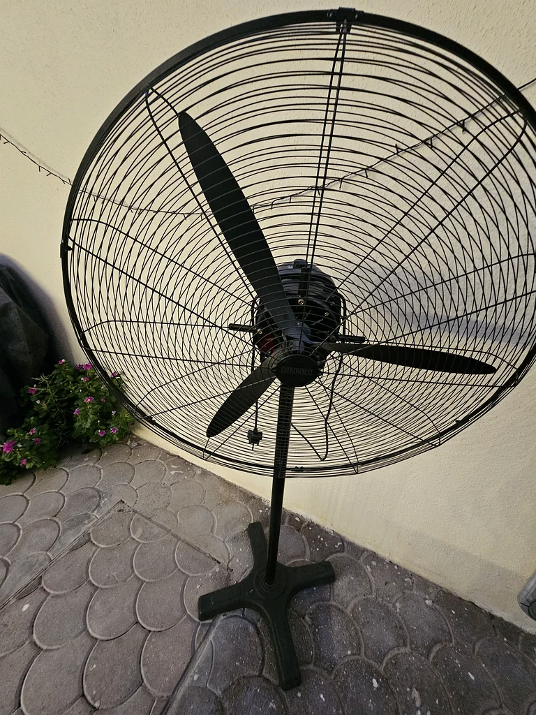 مروحة واقفة قوية للليالي الصيفية الباردة632193372060171125