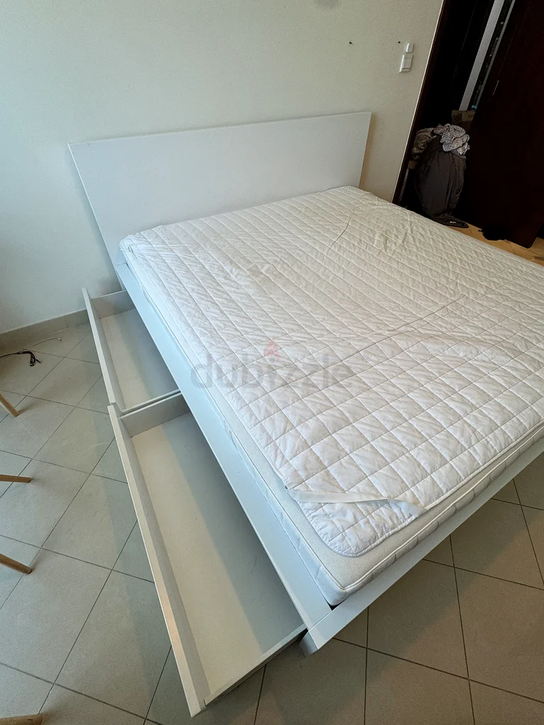 إطار سرير أبيض MALM بحجم 180×200 سم مع 4 صناديق تخزين - حالة ممتازة62863820571907111
