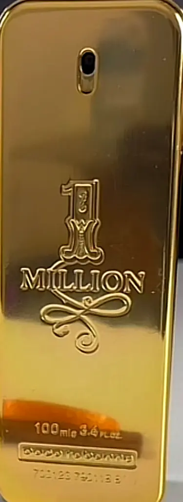 عطر بكمية مليون للبيع 1:1 (السعر قابل للتفاوض)