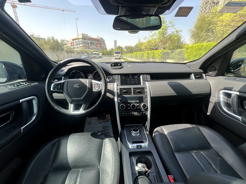 Range Rover Discovery Sport 2016 GCC. Full option and 7 seats. Immaculate condition63161070711171112