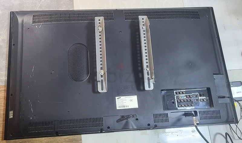Sleek Samsung LCD TV - Perfect for Your Home!63165715471235113