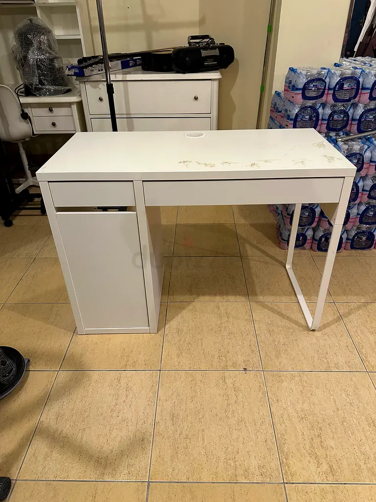 Chic Minimalist Study Table for Sale!