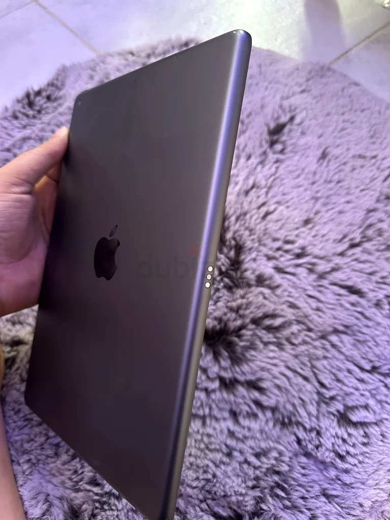 iPad 7th Generation 128GB GRAY IN GOOD CONDITION63180836527106111