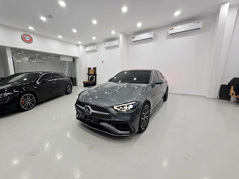2022 C300 AMG Gulf version, under warranty, no accidents or paint work63231161939969112