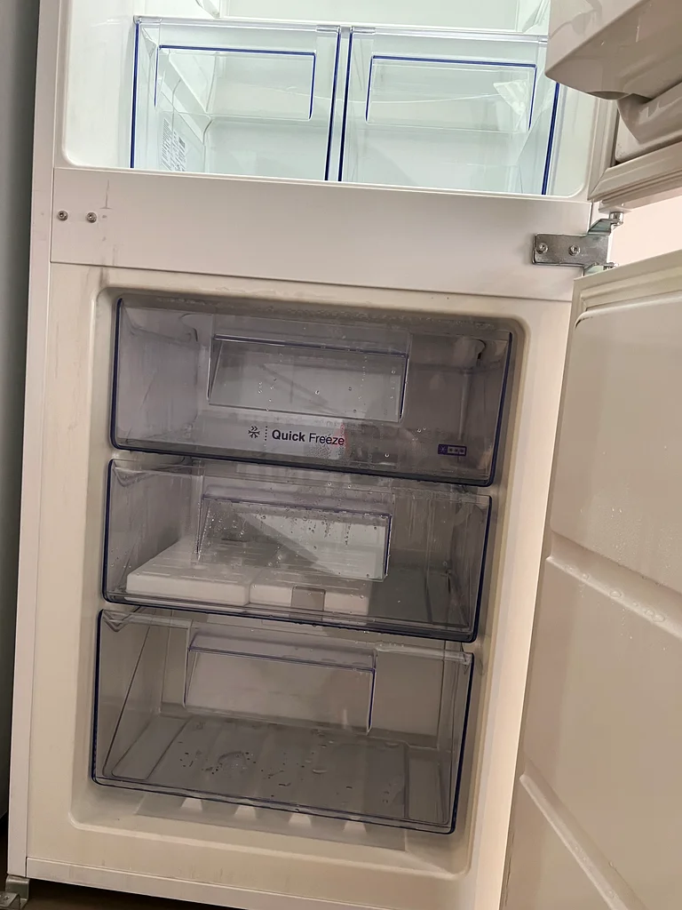 Zanussi Built In Bottom Freezer Refrigerator, 255 L, ZBB28665SA DELIVERY + WARRANTY63201168380289113