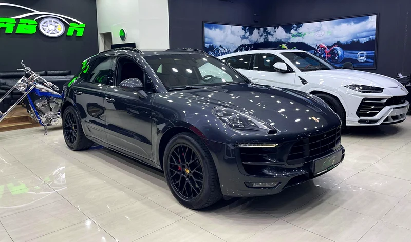 PORSCHE MACAN GTS 2017 FULL SERVICE HISTORY FROM DEALER63169917268355114