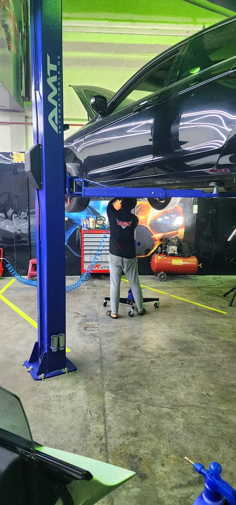Car oil change service.Start from 99 AED631779705978901123