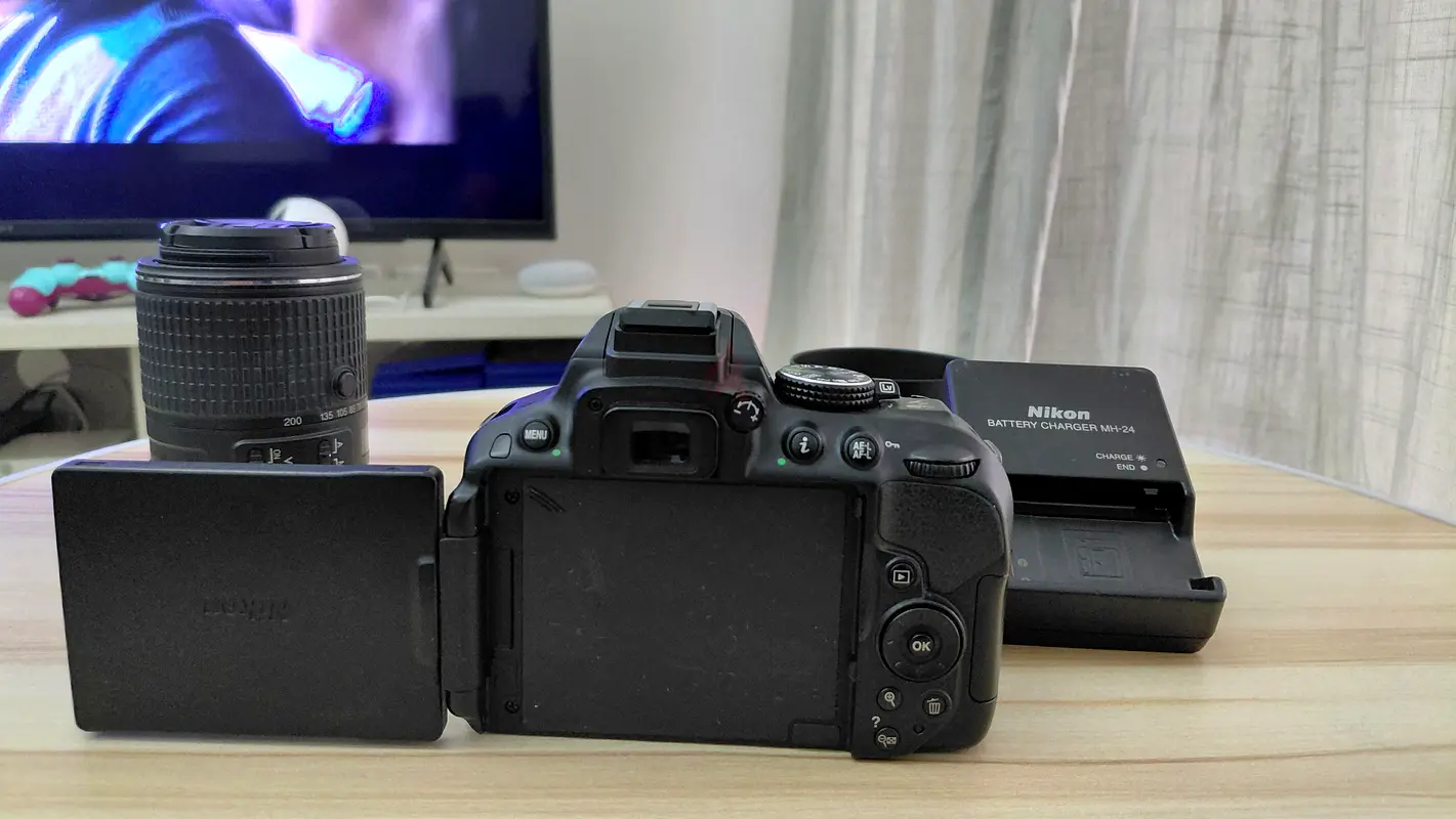 Nikon DSLR D530063233637348353115