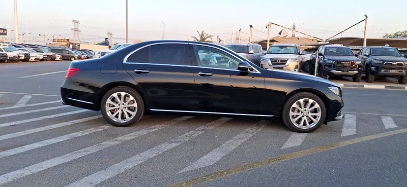 مرسيدس بنز طراز E400 سنة 2017، حالة جيدة، مستوردة من اليابان 4.5.A.غاريض63232141491459113